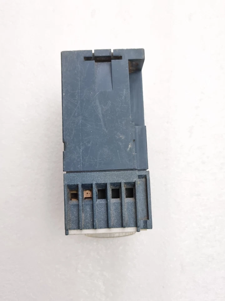 Siemens 7PU4040-3AN20 Timer On Delay 200/240V MADE IN GERMANY (USED)